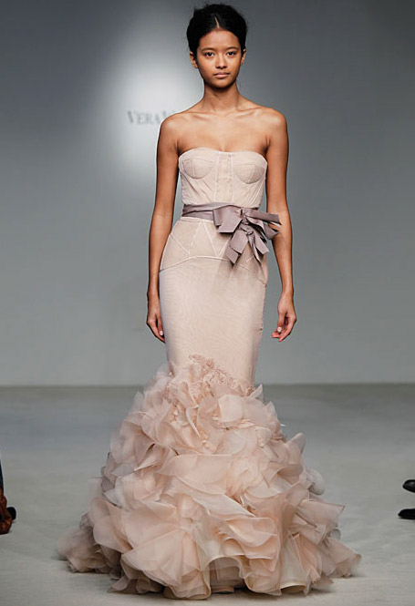 Модел булчинска рокля за 2012 на Vera Wang Модел булчинска рокля за 2012 на Vera Wang