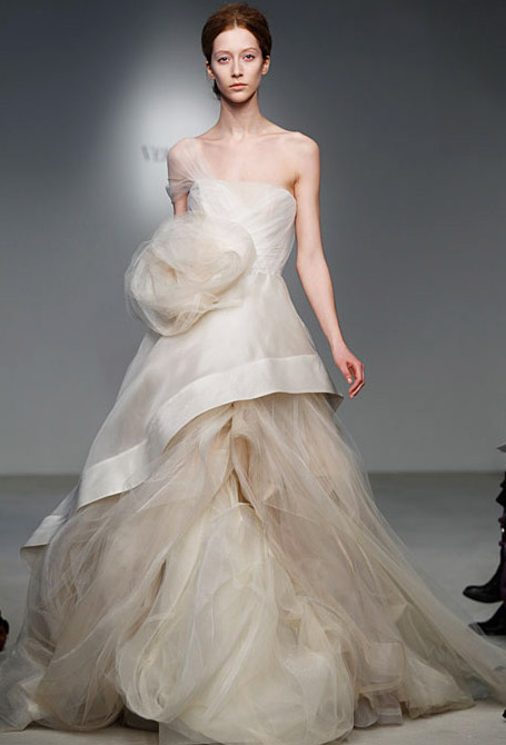 Модел булчинска рокля за 2012 на Vera Wang Модел булченска рокля за 2012 на Vera Wang